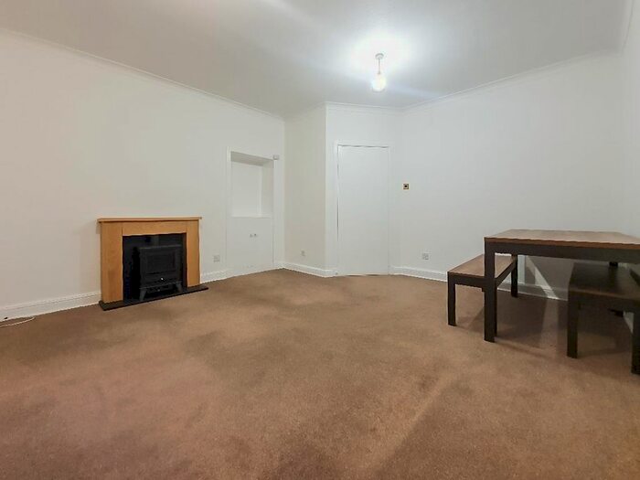 2 Bedroom Flat To Rent In Croft Crescent, Markinch, Glenrothes KY7