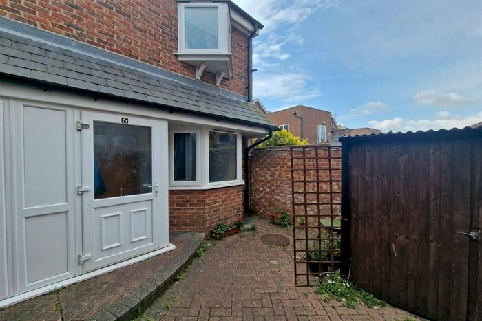 1 Bedroom Semi-Detached House To Rent In Ellis Court, Lyon Street, Bognor Regis, West Sussex, PO21