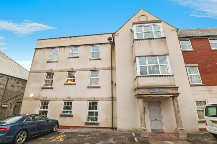 2 Bedroom Flat For Sale In West Street, Axminster, EX13