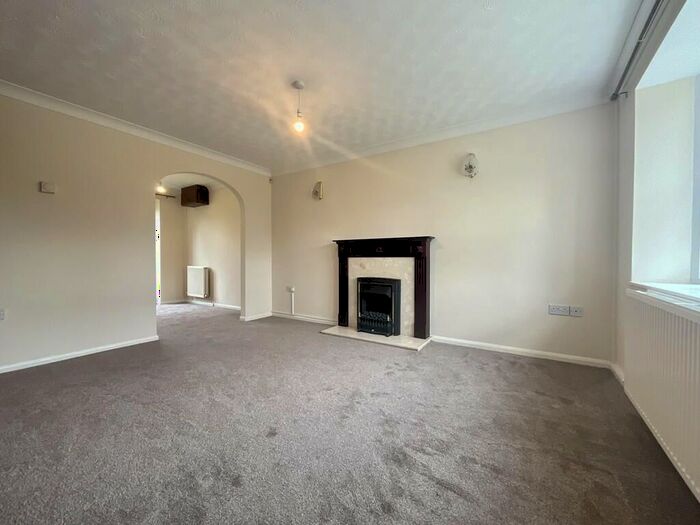 2 Bedroom Semi-Detached House To Rent In South Croydon, CR2