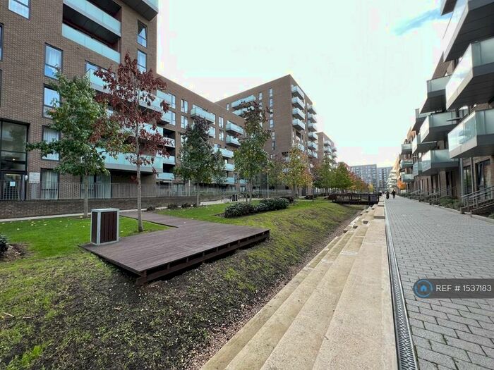 Studio To Rent In Peppercorn Court, London, E14