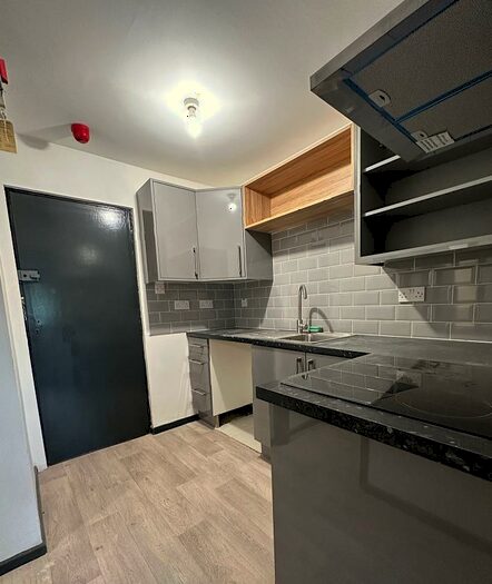 2 Bedroom Flat To Rent In Worlds End Lane, Quinton, B32