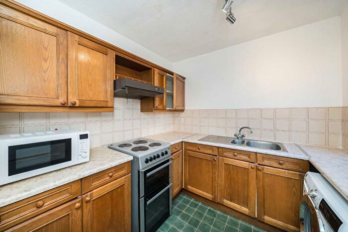 2 Bedroom Flat To Rent In Pelham Road, Wimbledon, SW19