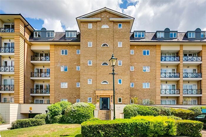 3 Bedroom Flat For Sale In Wyatt Drive, Barnes, SW13