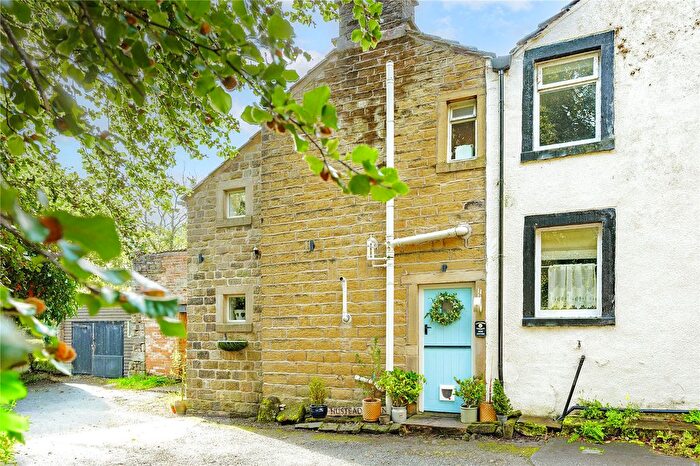 2 Bedroom Terraced House For Sale In Brook Lane, Dobcross, Saddleworth, OL3