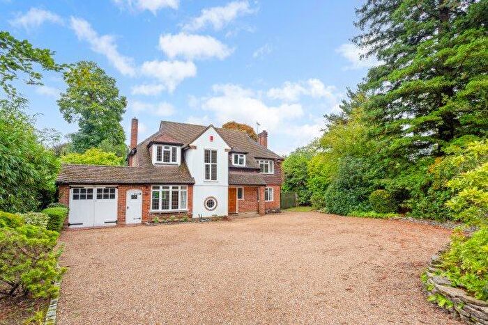 4 Bedroom Property To Rent In Granville Close, Weybridge, KT13