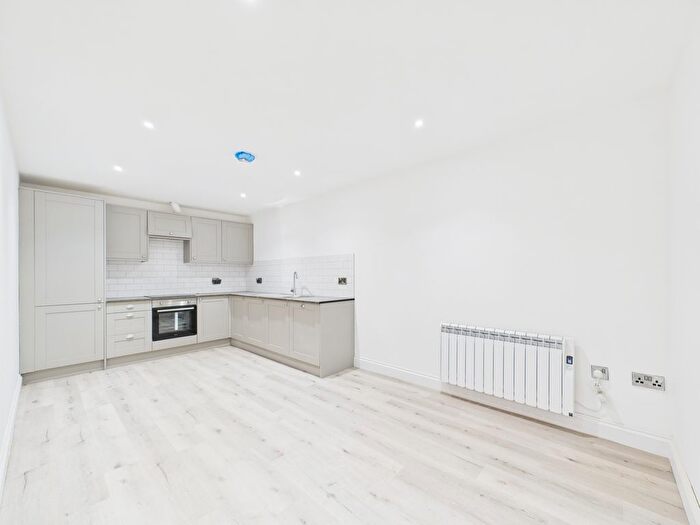 2 Bedroom Flat To Rent In Augusta Place, Worthing, BN11