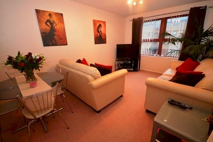 2 Bedroom Flat To Rent In Harrismith Place, Edinburgh, EH7