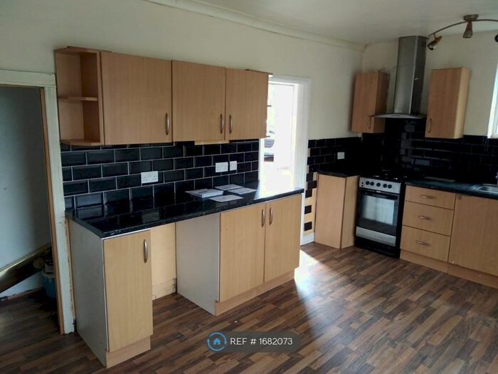 2 Bedroom Semi-Detached House To Rent In Braunstone Close, Leicester, LE3