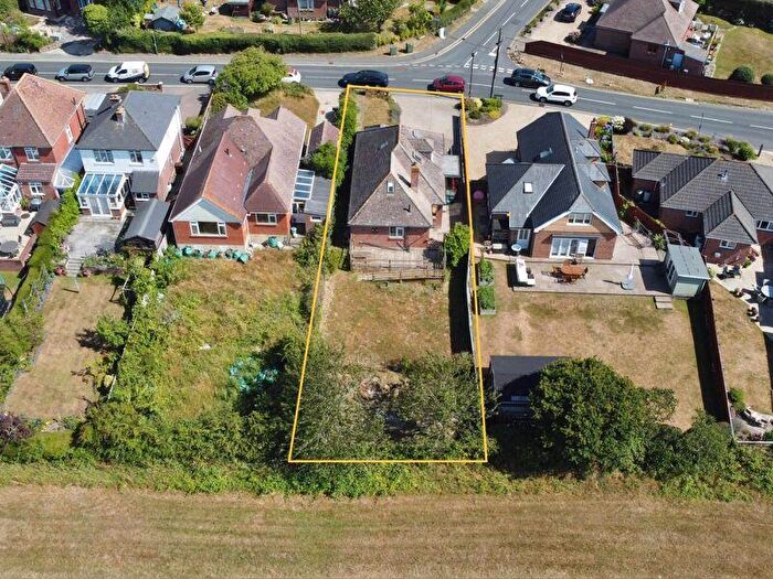 4 Bedroom Detached Bungalow For Sale In Pallance Road, Northwood, PO31