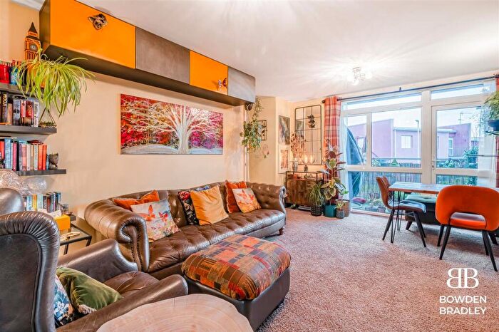 2 Bedroom Apartment For Sale In Tylney Close, Chigwell, IG7