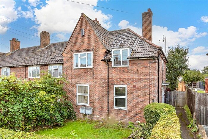 1 Bedroom Maisonette For Sale In Shap Crescent, Carshalton, Surrey, SM5