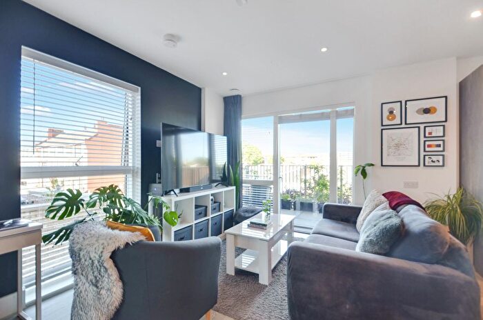 1 Bedroom Flat For Sale In Valley Road, London, SE14