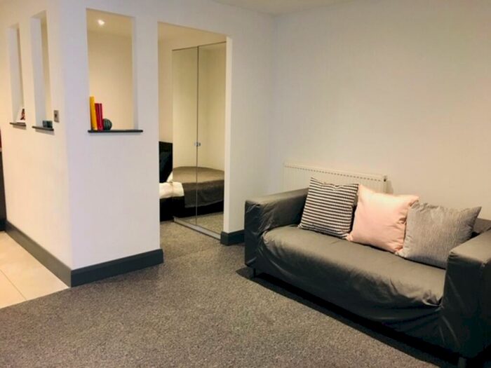 1 Bedroom Flat To Rent In Eaton Crescent, Uplands, SA1
