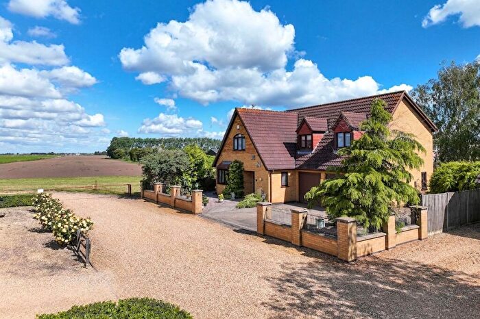 4 Bedroom Detached House For Sale In Glebe Gardens, Guyhirn, PE13