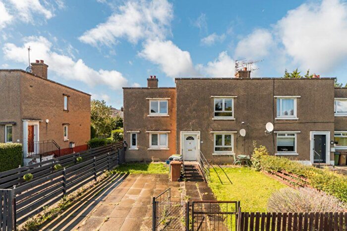 3 Bedroom Flat For Sale In Broomhouse Loan, Edinburgh, EH11