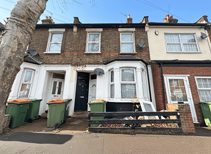 2 Bedroom Maisonette For Sale In Wakefield Street, East Ham, London, E6