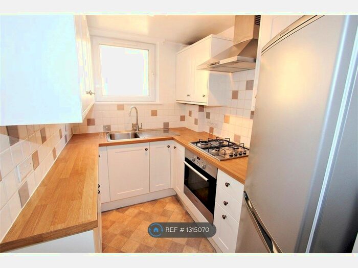 1 Bedroom Flat To Rent In Lenan Court, London W13