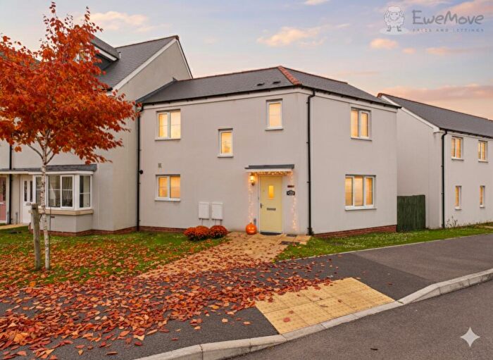 4 Bedroom End Of Terrace House For Sale In Oaktree Road, South Molton, Devon, EX36