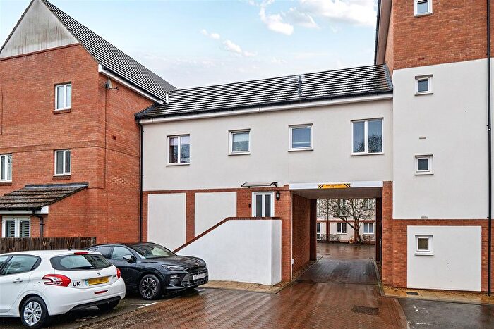 2 Bedroom Flat For Sale In Crosby Gardens, Uxbridge, UB8