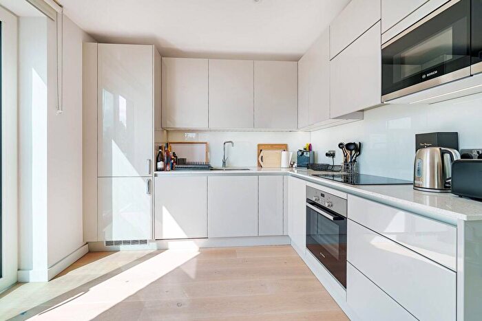 1 Bedroom Flat To Rent In Tarling House, Elephant And Castle, London, SE17