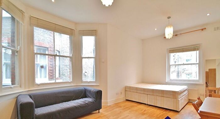 2 Bedroom Flat To Rent In College Place, London, NW1