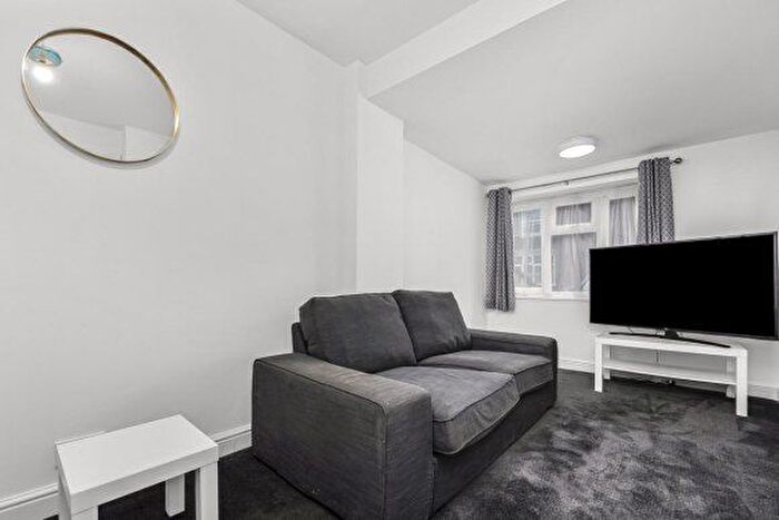 6 Bedroom Terraced House To Rent In Howard Road, Surbiton, Greater London, KT5