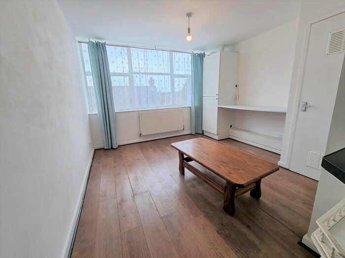2 Bedroom Flat To Rent In St Albans Road, Watford, WD24
