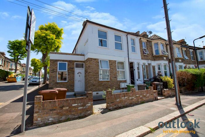 3 Bedroom Maisonette To Rent In Newport Road, London, E10