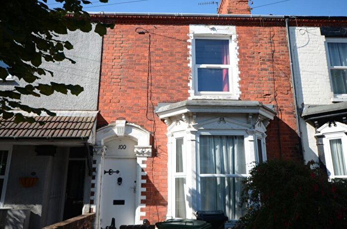 3 Bedroom Terraced House To Rent In Legsby Avenue, Grimsby, DN32