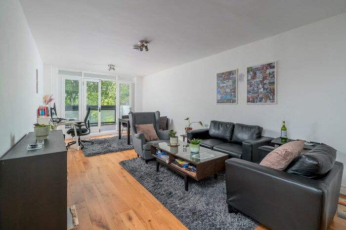 3 Bedroom Flat To Rent In Barnwood Close, Warwick Avenue, W9