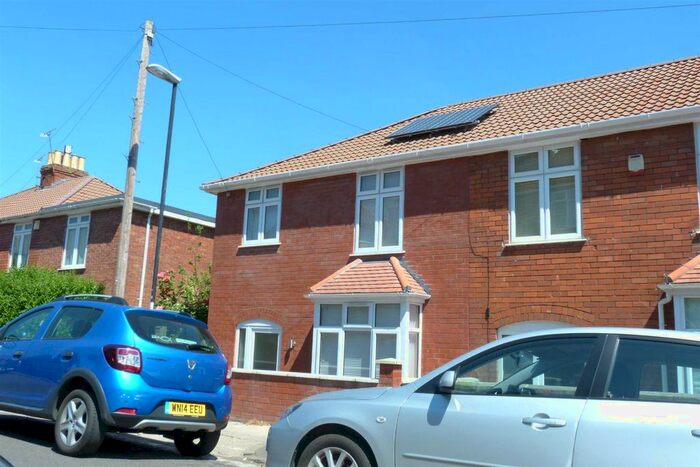 2 Bedroom Flat To Rent In Queens Road, Knowle, Bristol, BS4