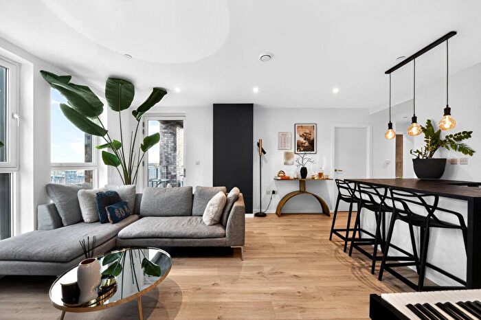 2 Bedroom Flat For Sale In Silvertown Way, Canning Town, E16