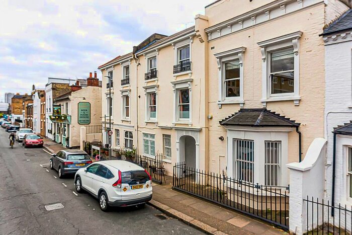 1 Bedroom Flat To Rent In Battersea High Street, London, SW11