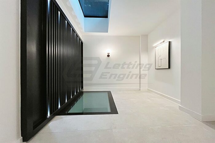 3 Bedroom Flat To Rent In One Cluny Mews, London, SW5