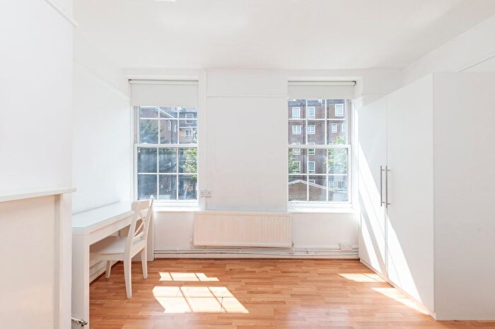3 Bedroom Flat To Rent In Babington House, Redcross Way, SE1