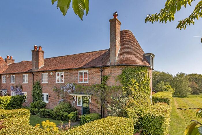3 Bedroom Semi-Detached House For Sale In Hildenbrook Farm, Hildenborough, TN11