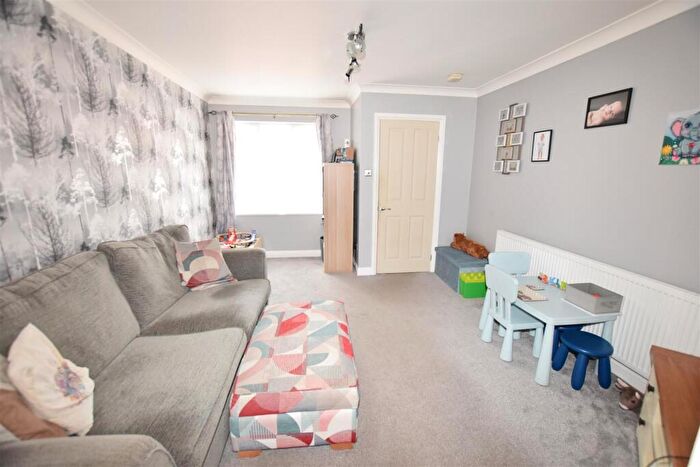 2 Bedroom House For Sale In Gandalfs Ride, South Woodham Ferrers, CM3
