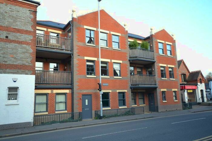 2 Bedroom Apartment To Rent In Carlingford House, Gosbrook Road, Caversham, Reading, RG4