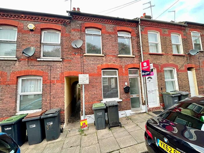 3 Bedroom Terraced House To Rent In Hartley Road, Luton, LU2