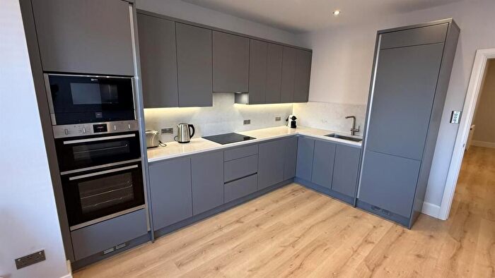 2 Bedroom Flat To Rent In The Holt, Wallington, SM6
