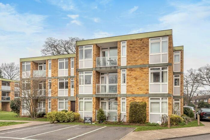 2 Bedroom Apartment To Rent In Horsell, Woking, GU21
