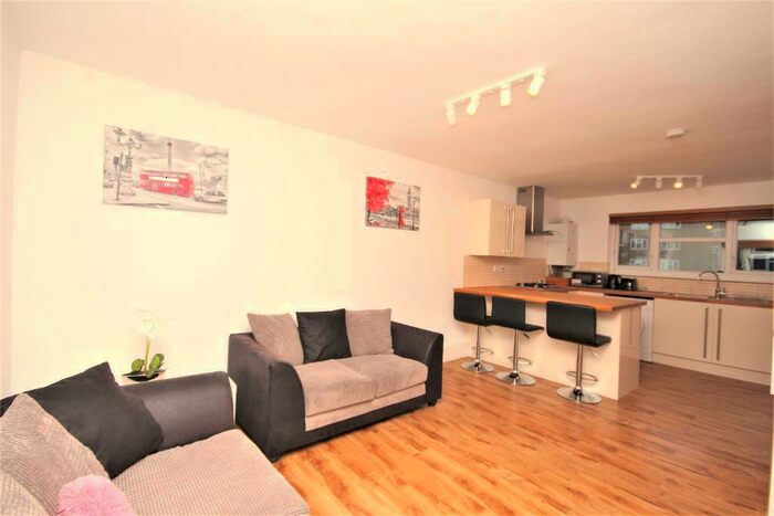 2 Bedroom Flat To Rent In Pitfield Street, Hoxton, London, N1