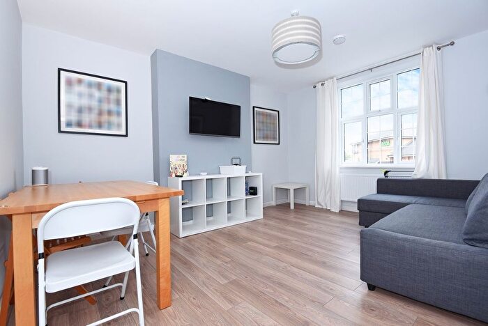 2 Bedroom Flat For Sale In London Road, Kingston Upon Thames, Surrey, KT2