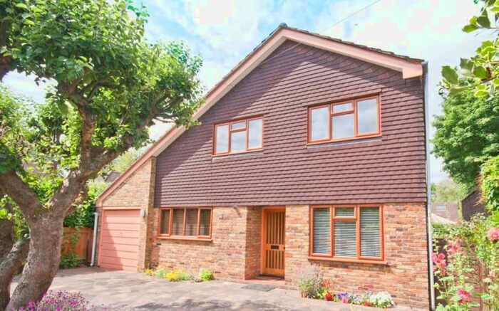 4 Bedroom Detached House To Rent In Cuckoo Hill Drive, Pinner HA5