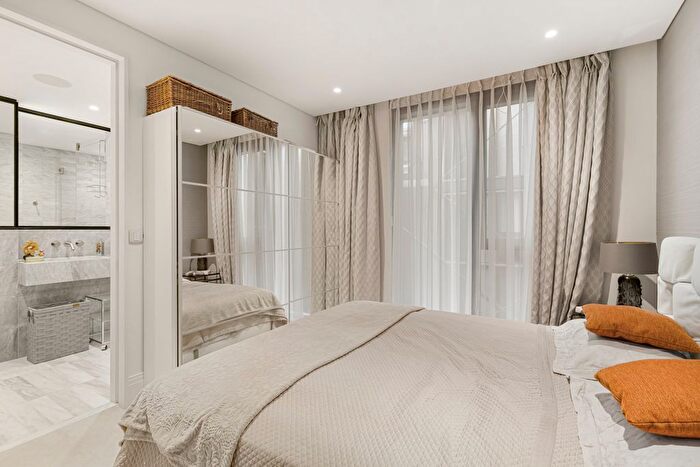 2 Bedroom Flat For Sale In Cork Street, Mayfair, W1S