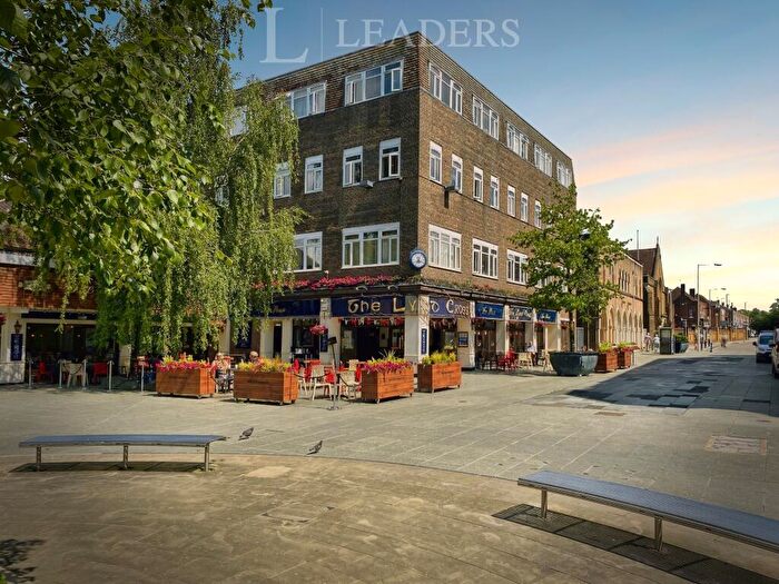 2 Bedroom Apartment To Rent In St. Johns House, Springfield Road, RH12