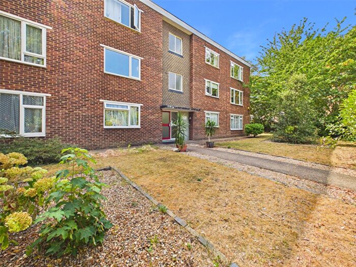 2 Bedroom Flat To Rent In Hawkfield Court, Isleworth, TW7