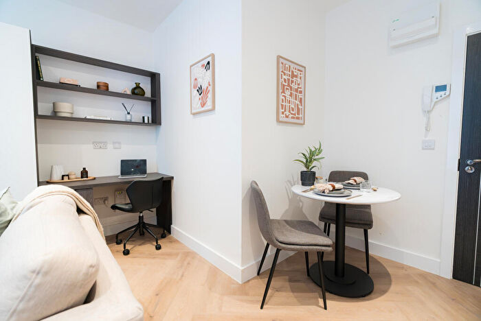 Apartment To Rent In Apt, Churchill House Residence #, LG06