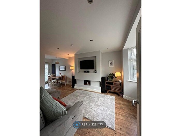 2 Bedroom End Of Terrace House To Rent In Springhill Road, Glasgow, G69